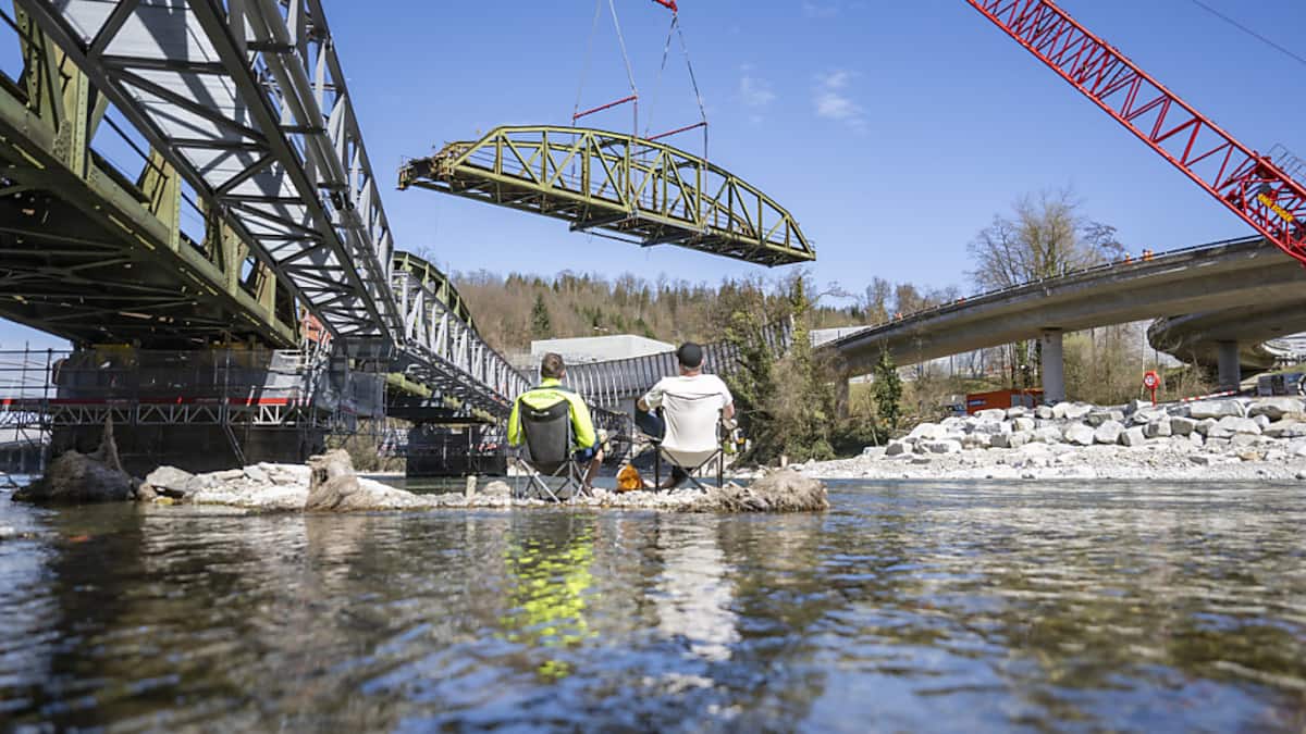 Les CFF assainissent un pont de 185 tonnes près de Lucerne