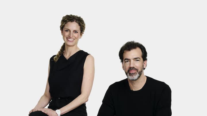 Muriel Ganière et Julien Bernard ont créé une brosse à dents au manche en acier inoxydable, comme celui des outils de chirurgie, dotée d’une tête interchangeable.