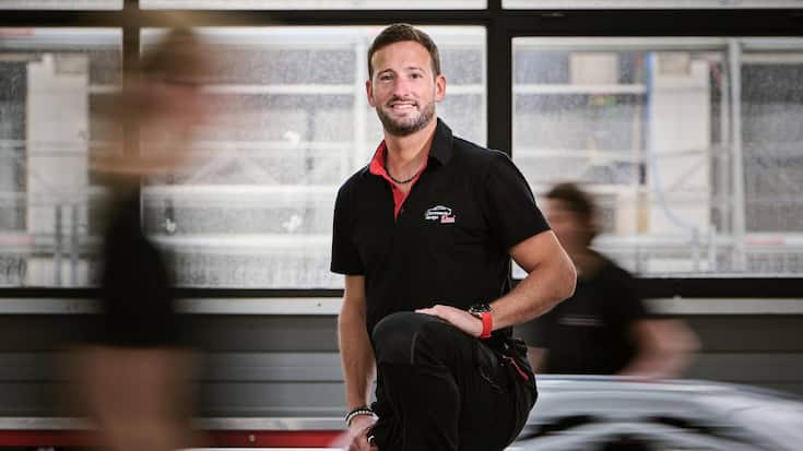 Dan Cottet possède et dirige un garage carrosserie à Echallens, et une carrosserie à Orbe.