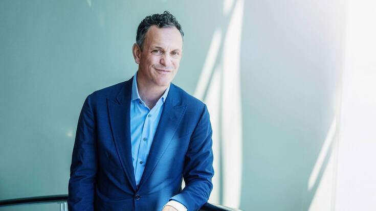 Formé comme physiothérapeute, Marcel Napierala  a fondé Medbase en 2001, dont la majorité des parts sera racheté par Migros en 2011.