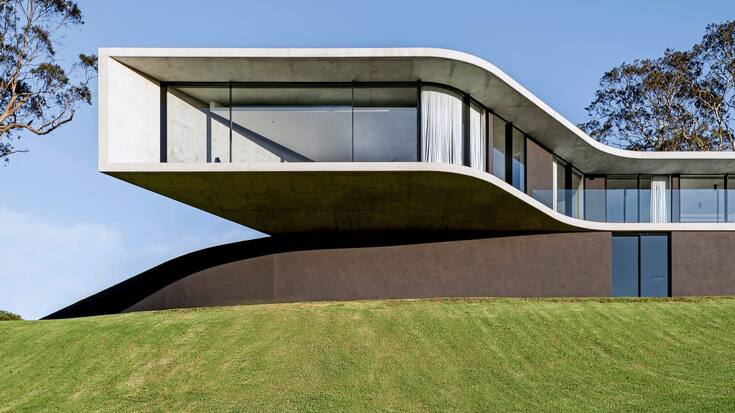 b Une reconnaissance  au-delà des frontières Vitrocsa a, par exemple, travaillé avec Joe Adsett Architects pour la construction de cette maison exceptionnelle en béton et verre,  à Brisbane, en Australie.