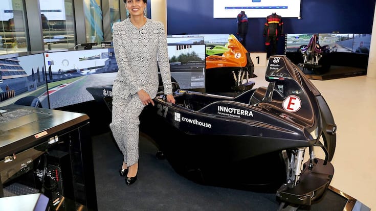 Après avoir dirigé l’écurie de formule 1 Sauber, Monisha Keltenborn est à la tête depuis 2019 de Racing Unleached, une société zougoise  de course automobile virtuelle.