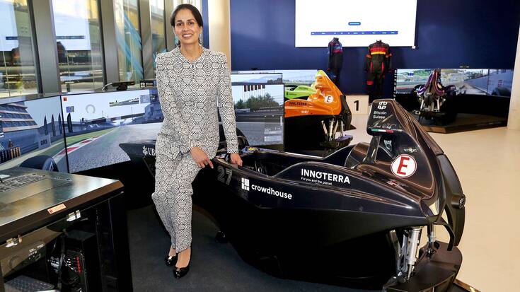 Après avoir dirigé l’écurie de formule 1 Sauber, Monisha Keltenborn est à la tête depuis 2019 de Racing Unleached, une société zougoise  de course automobile virtuelle.