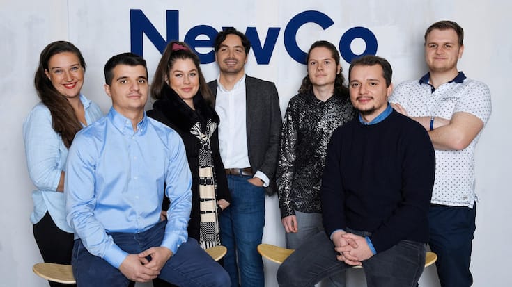 L’équipe de NewCo (de g. à dr.): Eveline Suter, Qazim Ademi, Isabelle van den Berg, Amant Fejzullahu, Luka Ramseyer, Flamur Ademi et Joel Lang. La start-up legaltech a des bureaux à Lausanne, à Berne et à Lachsen (SZ).