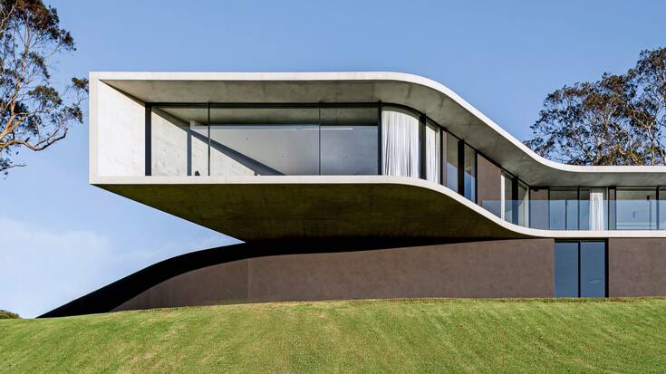 b Une reconnaissance  au-delà des frontières Vitrocsa a, par exemple, travaillé avec Joe Adsett Architects pour la construction de cette maison exceptionnelle en béton et verre,  à Brisbane, en Australie.