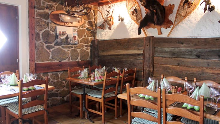 Cuisine du terroir valaisan, servie en terrasse ou en salle