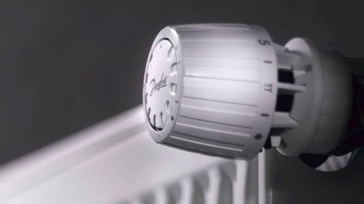 <p>La vanne thermostatique permet de contrôler la puissance du radiateur en fonction de la température de la pièce. </p>