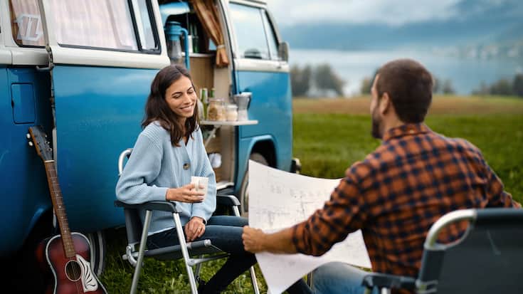 Raiffeisen Vorsorgeoptimierer, junge Paar plant die finanzielle Zukunft