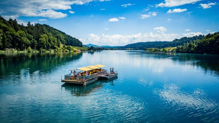 Thomas Meier. Mühleberg, 30.07.22. Für Kunde BKW: Ramon Zenhäuser und Alex Fiva, Flossfahrt Wohlensee, Besucherzentrum und Wasserkraftwerk Mühleberg.Brand Studio.