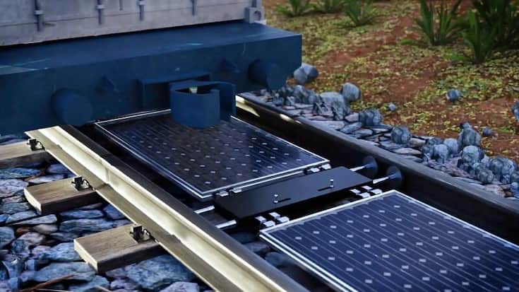 L’exploitation des 7 millions de mètres carrés de surfaces disponibles entre les rails en Suisse permettrait de produire autant d’électricité que 350 000 toits de maisons dotés de panneaux solaires.