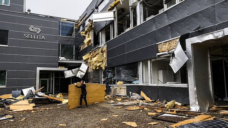 Le bâtiment du fabricant de cadrans chaux-de-fonnier Sellita a notamment souffert des matériaux reçus d'un entrepôt voisin lorsque le vent a soufflé à plus de 200 km/h pendant quelques minutes à peine.