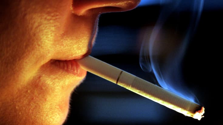 Les Suisses veulent mieux protéger les jeunes des méfaits du tabac (image d'illustration).