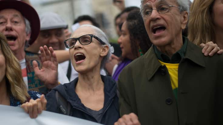 Le chanteur Caetano Veloso (à droite) a appelé les Brésiliens à manifester mercredi (archive).