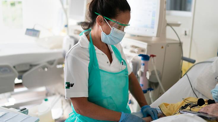 En général, deux tendances opposées se sont partiellement annulées en 2021: l&#8217;augmentation des dépenses sociales dans les domaines de la santé et de la vieillesse a été compensée par la baisse des dépenses sociales dans le domaine du chômage.