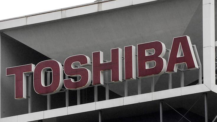 Toshiba a de nouveau réduit mardi ses objectifs pour son exercice 2022/23 qui s'achèvera le 31 mars, invoquant des charges exceptionnelles plus importantes que prévu. (archives)