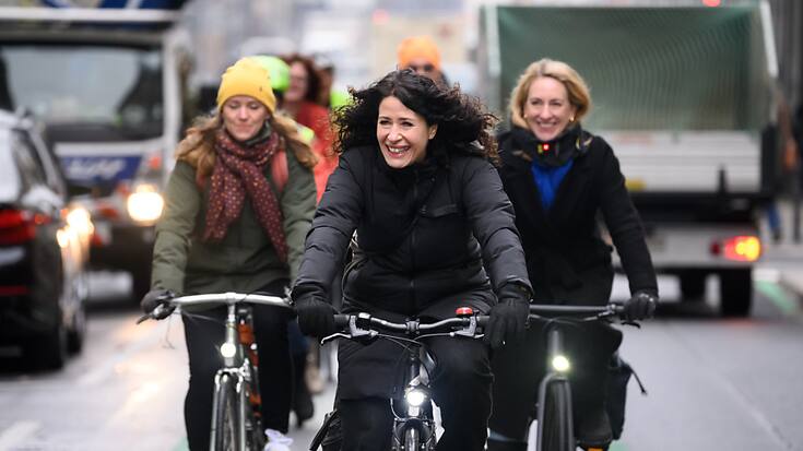 e Parlement européen invite Etats et collectivités locales "à accroître considérablement les investissements" dans la construction de pistes cyclables, et à prévenir les vols de vélos en multipliant les "parkings sécurisés", notamment dans les gares et les logements neufs.