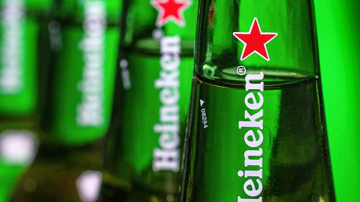 Selon FollowTheMoney, Heineken a bien arrêté la production de sa bière éponyme en Russie, mais a lancé "pas moins de 61 nouveaux produits sur le marché russe l'année dernière". (archives)