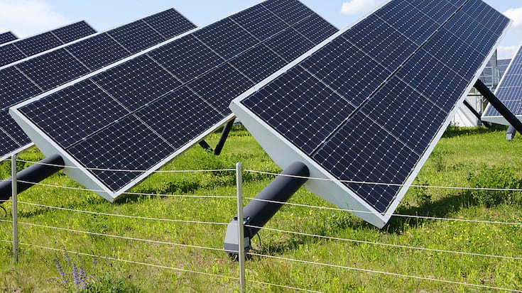 Les panneaux solaires pourraient se multiplier le long des axes routiers et ferroviaires (archives).