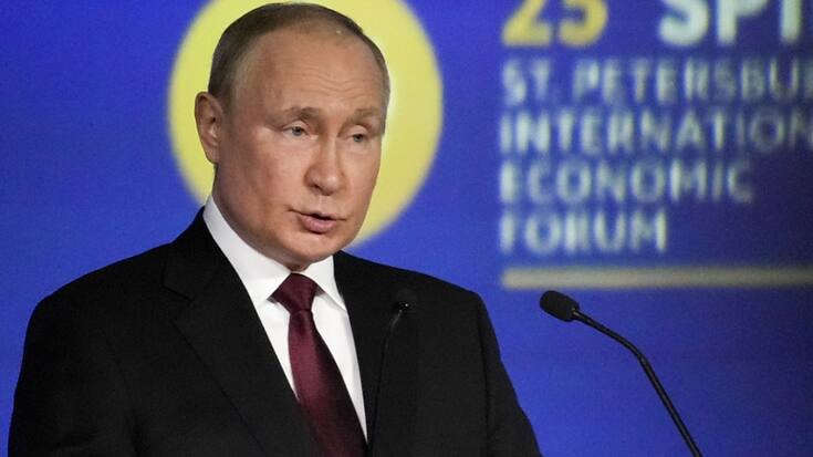 Lors d'un Forum économique à St-Pétersbourg, vladimir Poutine rejette la cause de l'inflation mondiale sur des "erreurs systémiques de l'Occident". Son "opération" en Ukraine n'a rien à voir, selon lui.