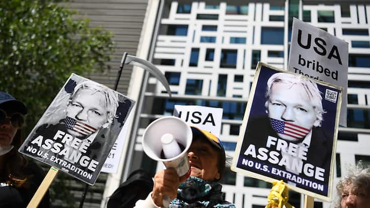Quelques dizaines des soutiens de Julian Assange se sont rassemblés vendredi à Londres pour protester contre la décision d'extradition.