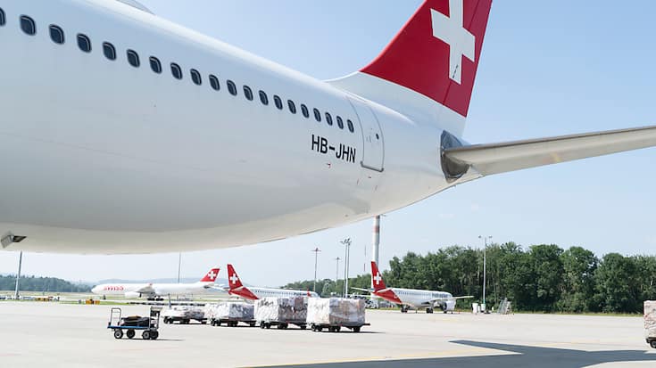 La compagnie aérienne Swiss espère voler à 80% de ses capacités de 2019 l'hiver prochain. L'entreprise entend proposer 93 destinations au départ de Zurich et Genève. (archives)