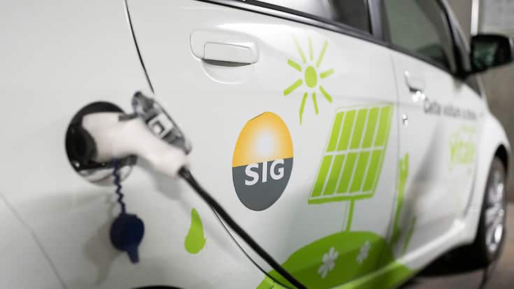 Les SIG justifient le relèvement tarifaire, jugé "modéré", à la vive hausse des prix de l'électricité ainsi que l'augmentation des tarifs du réseau de transport facturés par Swissgrid (archives).