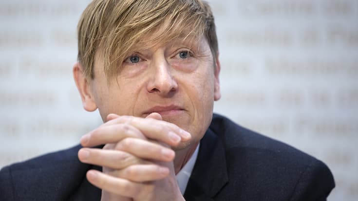 Le Surveillant des prix Stefan Meierhans interpelle les banques sur la hausse des frais qu'elles pratiquent au détriment du porte-monnaie des Suisses.