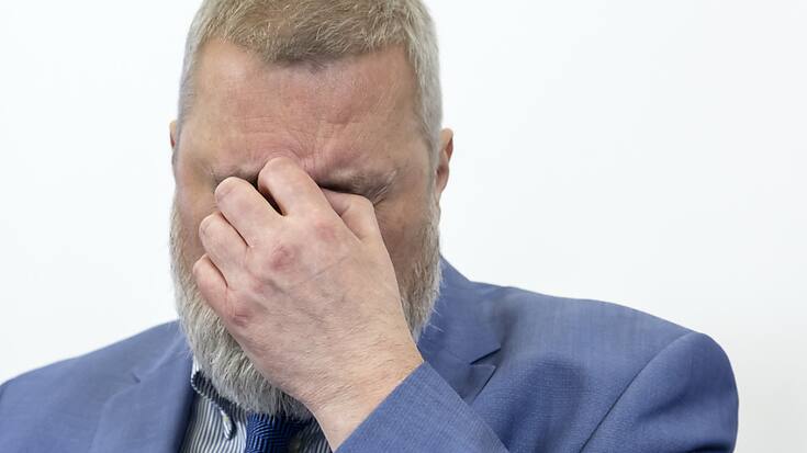 Le prix Nobel de la paix 2021 et rédacteur en chef de Novïa Gazeta, Dmitry Muratov, voit la licence de son journal révoquée par la Russie.