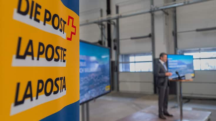 La Poste justifie l'ouverture d'un site au Portugal par la difficulté à recruter des spécialistes informatiques (archives).