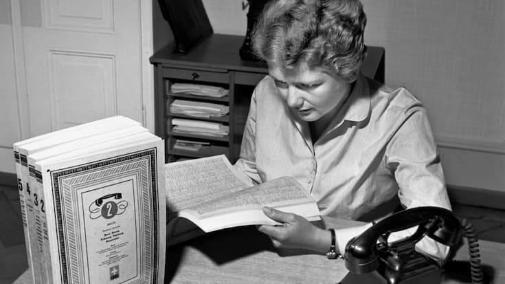 Les annuaires téléphoniques avec les numéros privés ne seront plus imprimés dès la fin de cette année, après 142 ans d'existence. Ici, une photo de 1954. (archives)