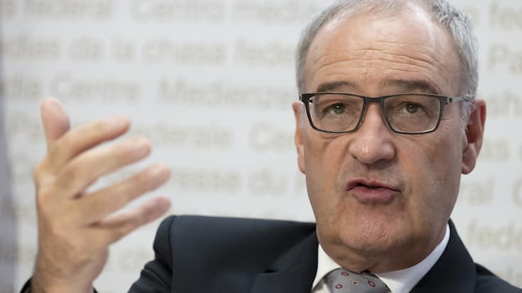 Guy Parmelin défend le travail du Conseil fédéral, "qui a fait beaucoup depuis le mois de février dernier".