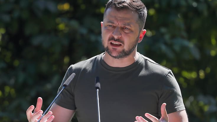 "La Russie met en danger le monde entier. Nous devons l'arrêter tant qu'il n'est pas trop tard", a lancé sur Telegram le président ukrainien Volodymyr Zelensky, qui a diffusé une vidéo de surveillance en noir et blanc montrant une grosse explosion.