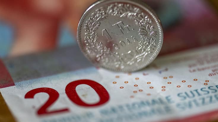 Le franc a encore battu un nouveau record face à l'euro jeudi matin, après l'annonce d'un nouveau resserrement monétaire par la Réserve fédérale américaine (Fed) la veille en soirée. (archives)