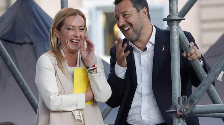 "Nous sommes prêts, vous le verrez dimanche", a assuré Giorgia Meloni, promettant de défendre "l'intérêt national" de l'Italie face à l'Europe.