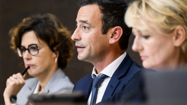 Trois ministres sont venus présenter mercredi devant la presse à Lausanne la stratégie vaudoise pour la gestion du risque de pénurie d'énergie (de gauche à droite): Christelle Luisier (présidente du gouvernement), Vassilis Venizelos (environnement) et Isabelle Moret (économie).
