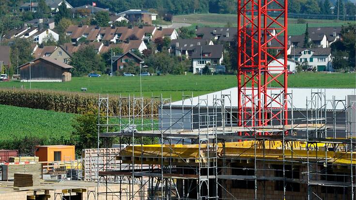 Le marché immobilier helvétique résiste jusqu'à présent à la remontée des taux d'intérêt et à l'inflation. (archives)