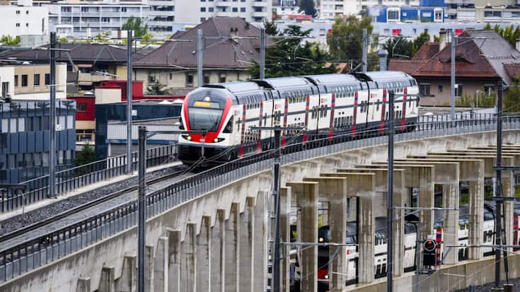 Le saut-de-mouton entre Renens et Prilly-Malley (VD) est un viaduc permettant aux trains de passer par-dessus deux autres voies ferroviaires et d'optimiser ainsi le trafic entrant et sortant de la gare de Lausanne. Il est long de 1175 mètres et haut de neuf mètres à son point le plus élevé.
