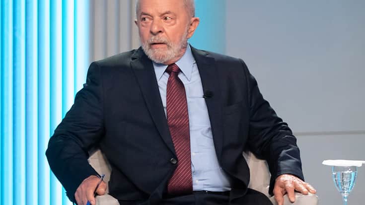 "Le peuple va te renvoyer chez toi le 2 octobre!", a répondu Lula au président sortant.