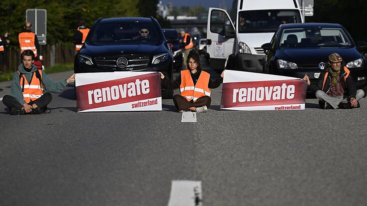 L'opération de Renovate Switzerland a duré une quinzaine de minutes mardi matin sur l'autoroute menant à l'entrée de la Maladière, à Lausanne.