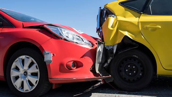 L'inattention au volant provoque souvent de la tôle froissée (illustration).
