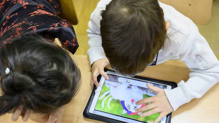 L'éducation aux médias dans l'espace numérique doit devenir une branche scolaire obligatoire, selon plusieurs organisations (image symbolique).