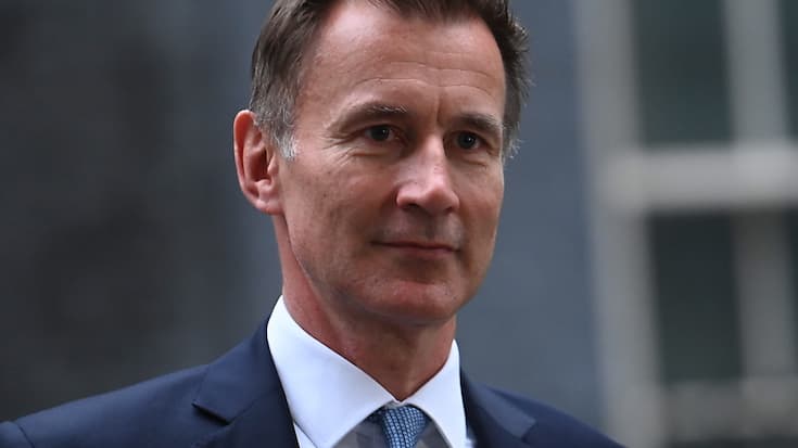 S'exprimant publiquement pour la première fois depuis sa nomination vendredi, le nouveau ministre des Finances Jeremy Hunt a affirmé samedi sans détour que "des erreurs ont été faites" par la Première ministre Liz Truss.