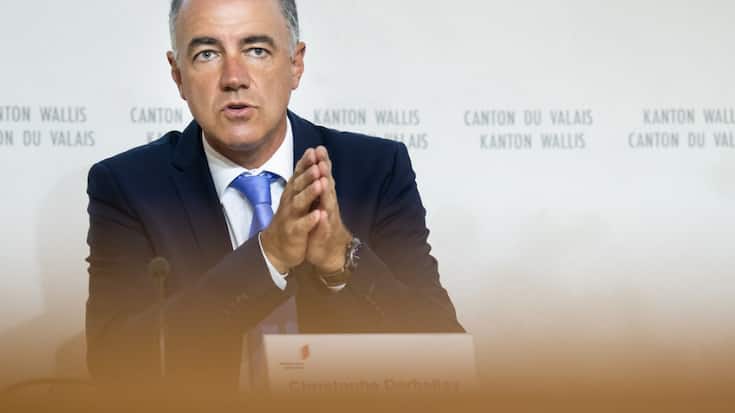 Christophe Darbellay, Conseiller d'Etat valaisan, parle lors d'une conference de presse sur la rentree scolaire 2021-2022 du canton du Valais le mardi 10 aout 2021 a Sion. (KEYSTONE/Jean-Christophe Bott)