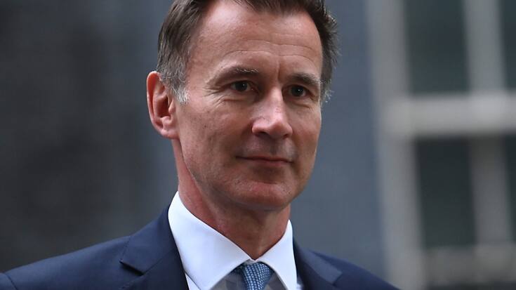"D'autres décisions difficiles" sont à venir pour les dépenses gouvernementales comme les impôts, a indiqué Jeremy Hunt.