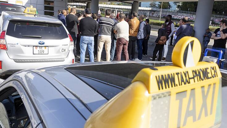 A l'aéroport, les chauffeurs de taxi genevois ont participé à un mini débrayage.