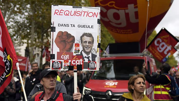 Des milliers de travailleurs sont descendus mardi dans la rue en France pour demander des hausses de salaire.