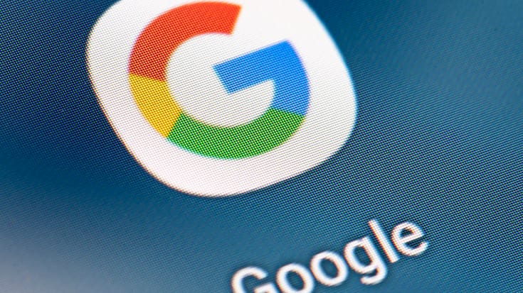 Google est accusé d'avoir collecté des millions d'empreintes biométriques, comme la texture de la voix ou la structure géométrique du visage, grâce à des services de stockage et d'édition de photographies ou des appareils à commande vocale (archives).