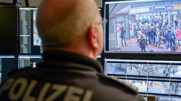 Le fonctionnement des systèmes de biométrie faciale, vocale et linguistique est "loin d'être infaillible", avertit TA-Swiss (image d'illustration).