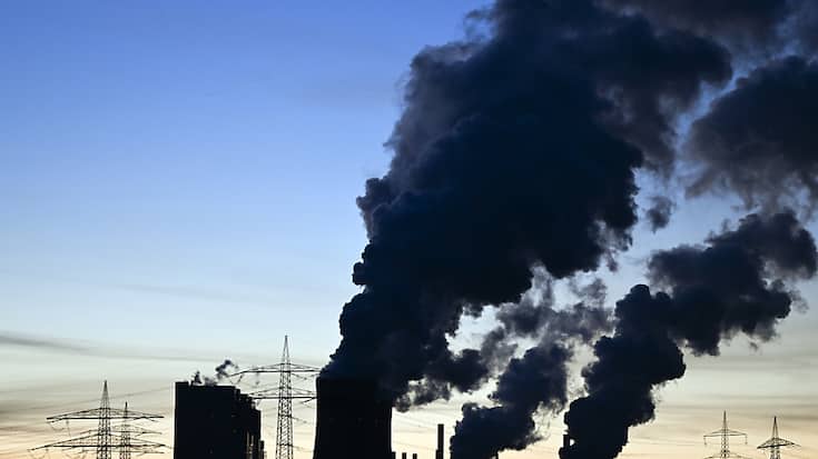 Les plans de réduction des émissions de gaz à effet de serre de 193 parties signataires "pourraient mettre le monde sur la voie d'un réchauffement de 2,5°C d'ici la fin du siècle", avertit l'agence onusienne chargée du climat dans sa dernière synthèse des engagements reçus.