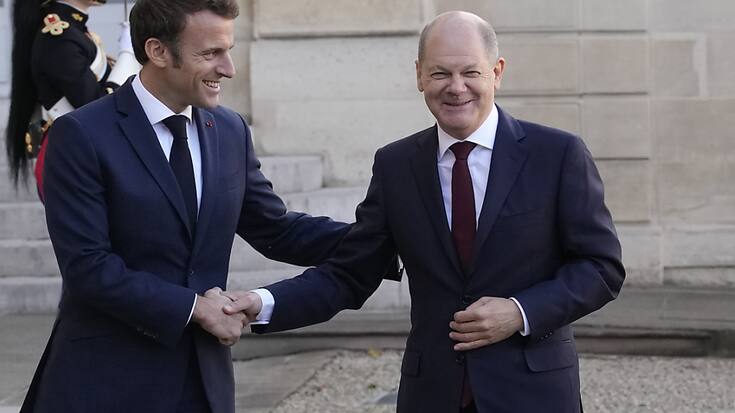 Le président français Emmanuel Macron et le chancelier allemand Olaf Scholz ont échangé mercredi pendant plus de trois heures autour d'un déjeuner, dont trente minutes en tête-à-tête.